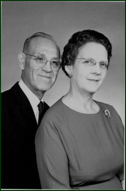 Lillian and Dewey Hole Picture